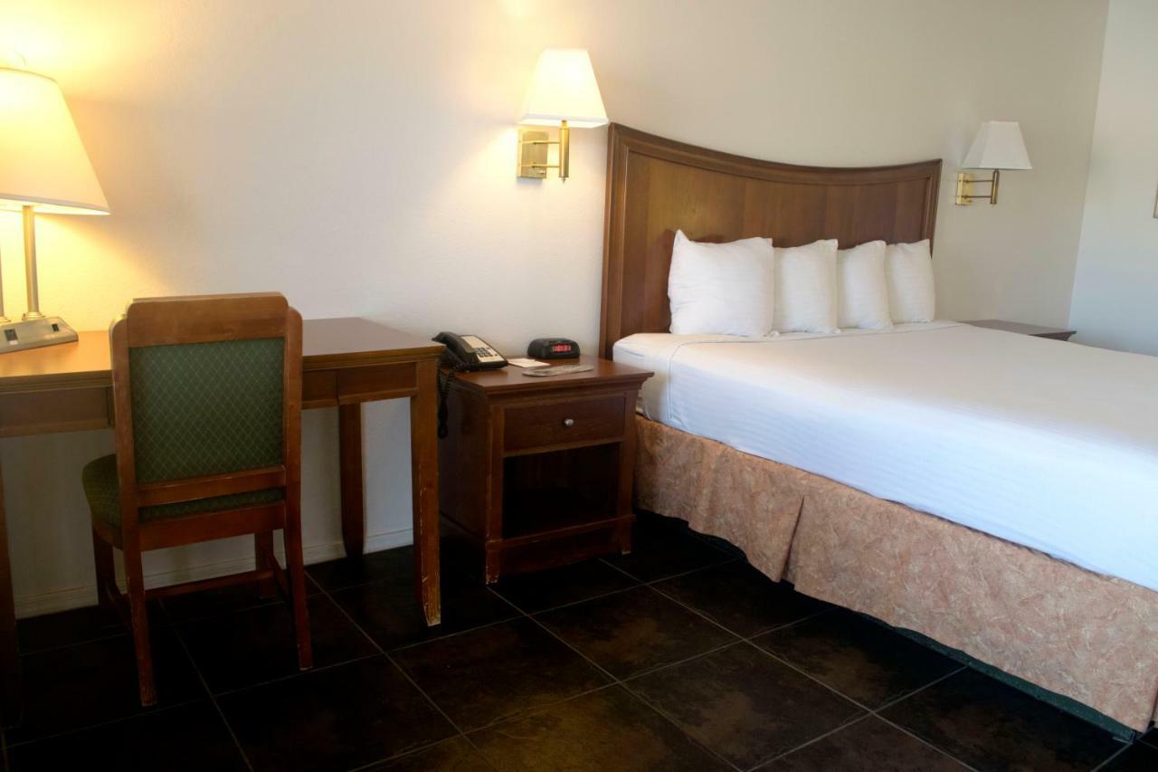 Rio Del Sol Inn Нидлс Экстерьер фото